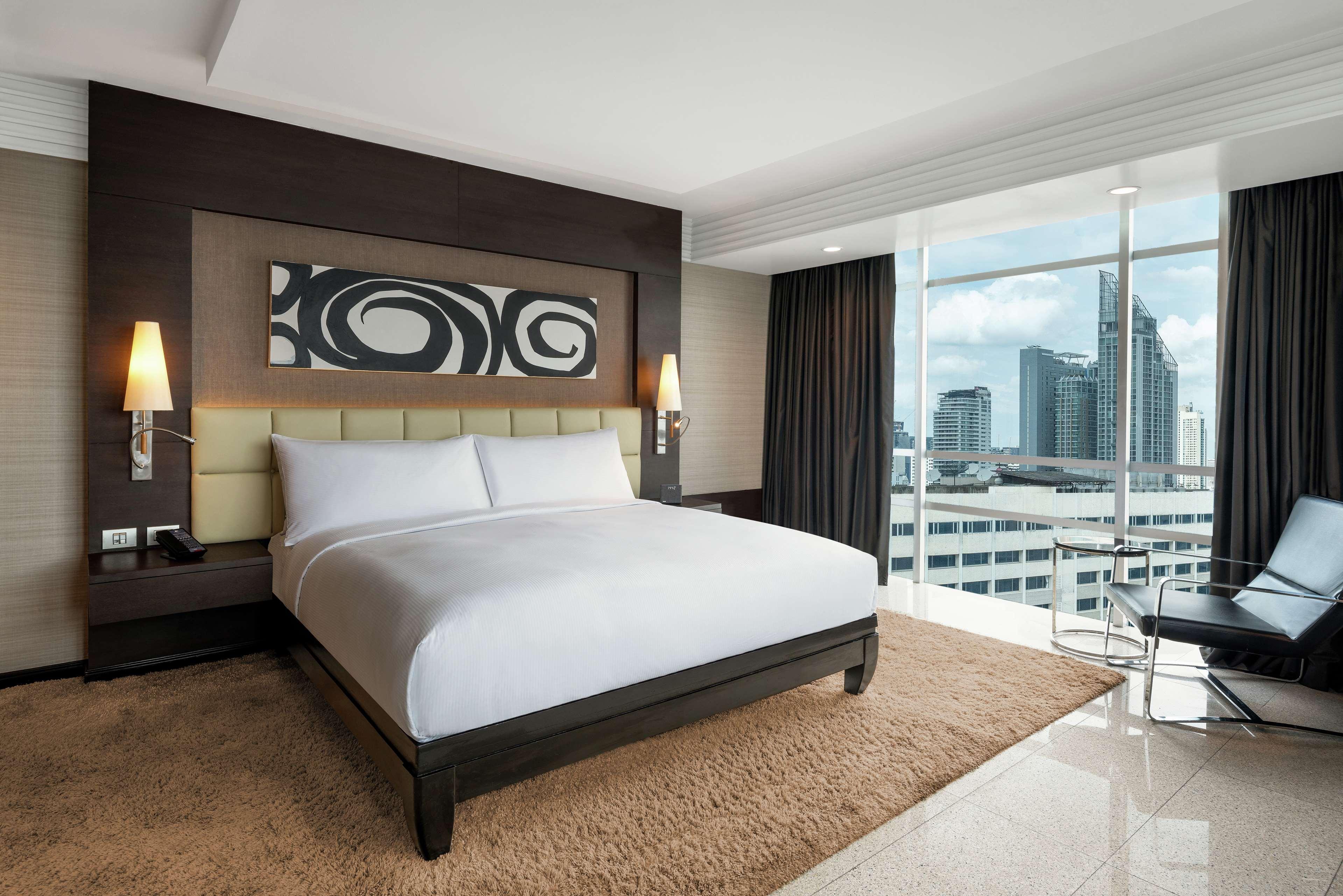 Doubletree By Hilton Bangkok Ploenchit Hotel Kültér fotó