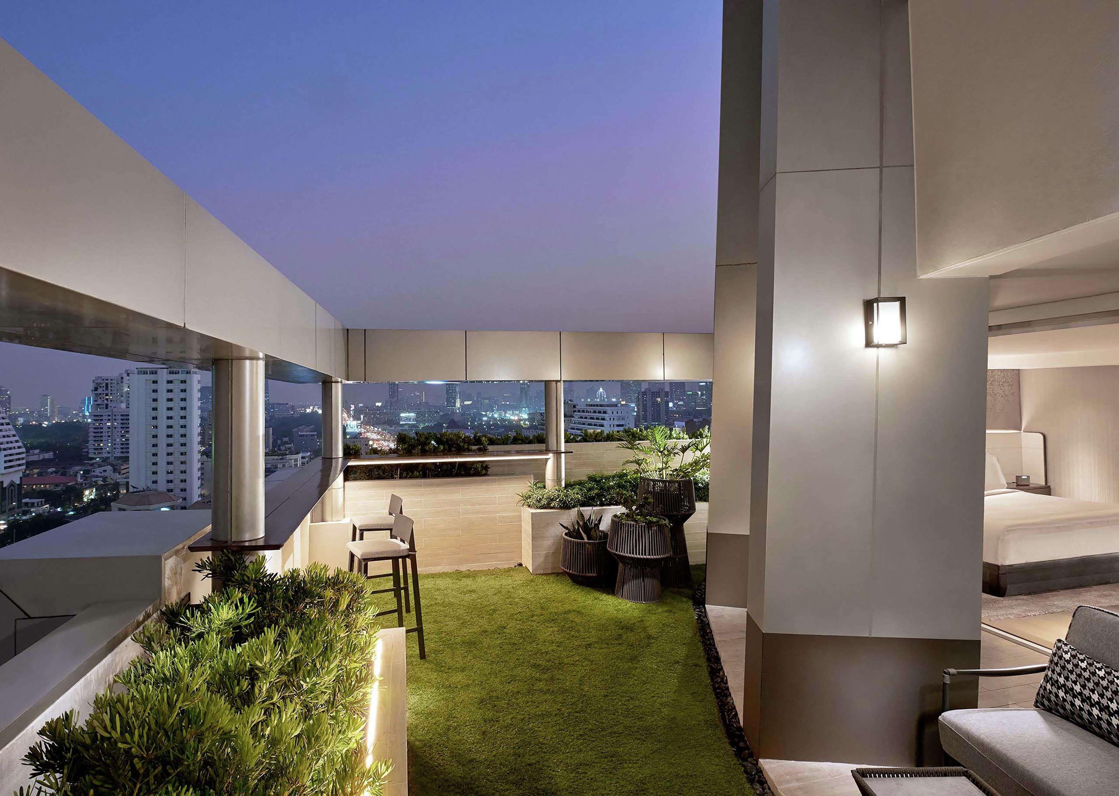 Doubletree By Hilton Bangkok Ploenchit Hotel Kültér fotó