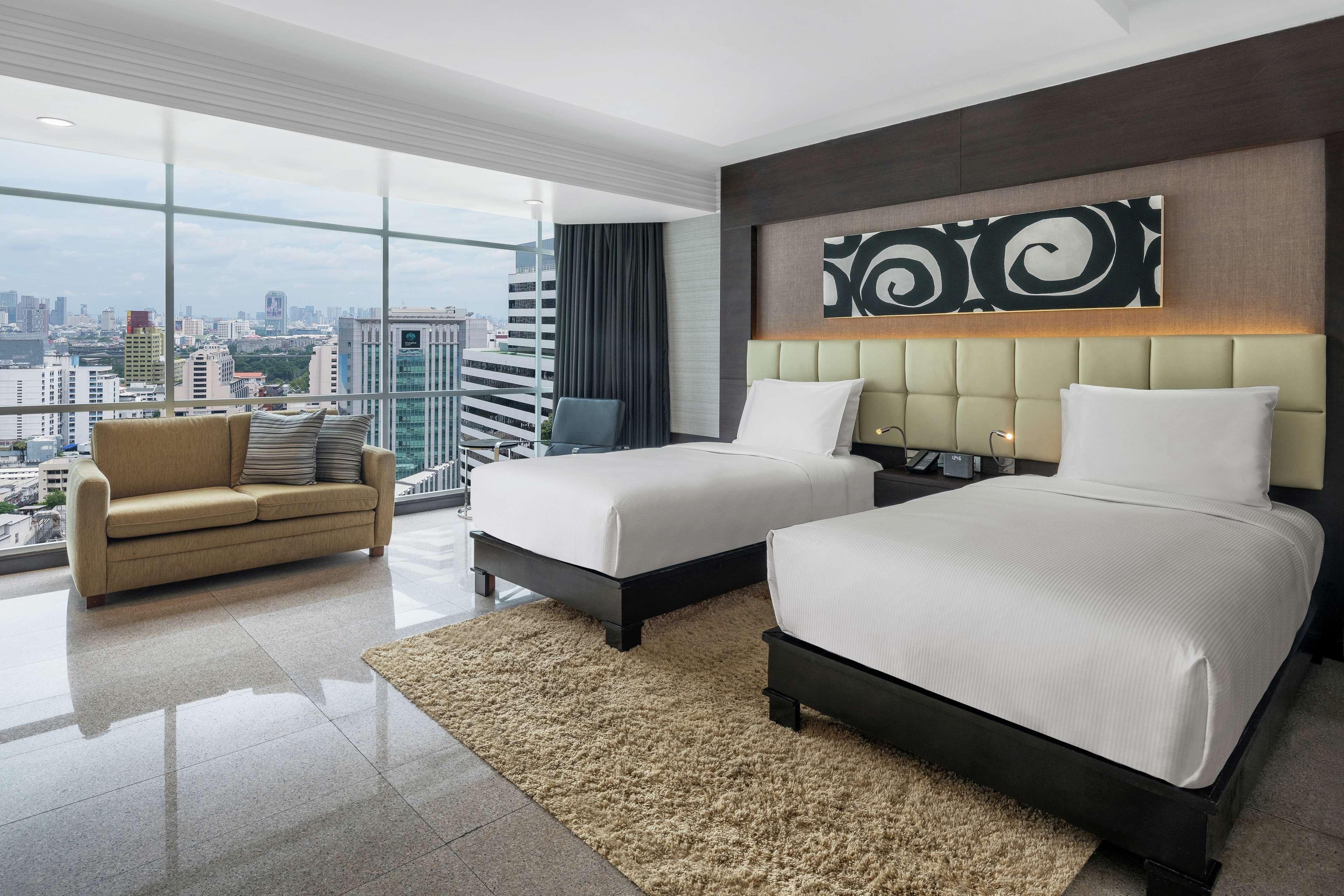 Doubletree By Hilton Bangkok Ploenchit Hotel Kültér fotó