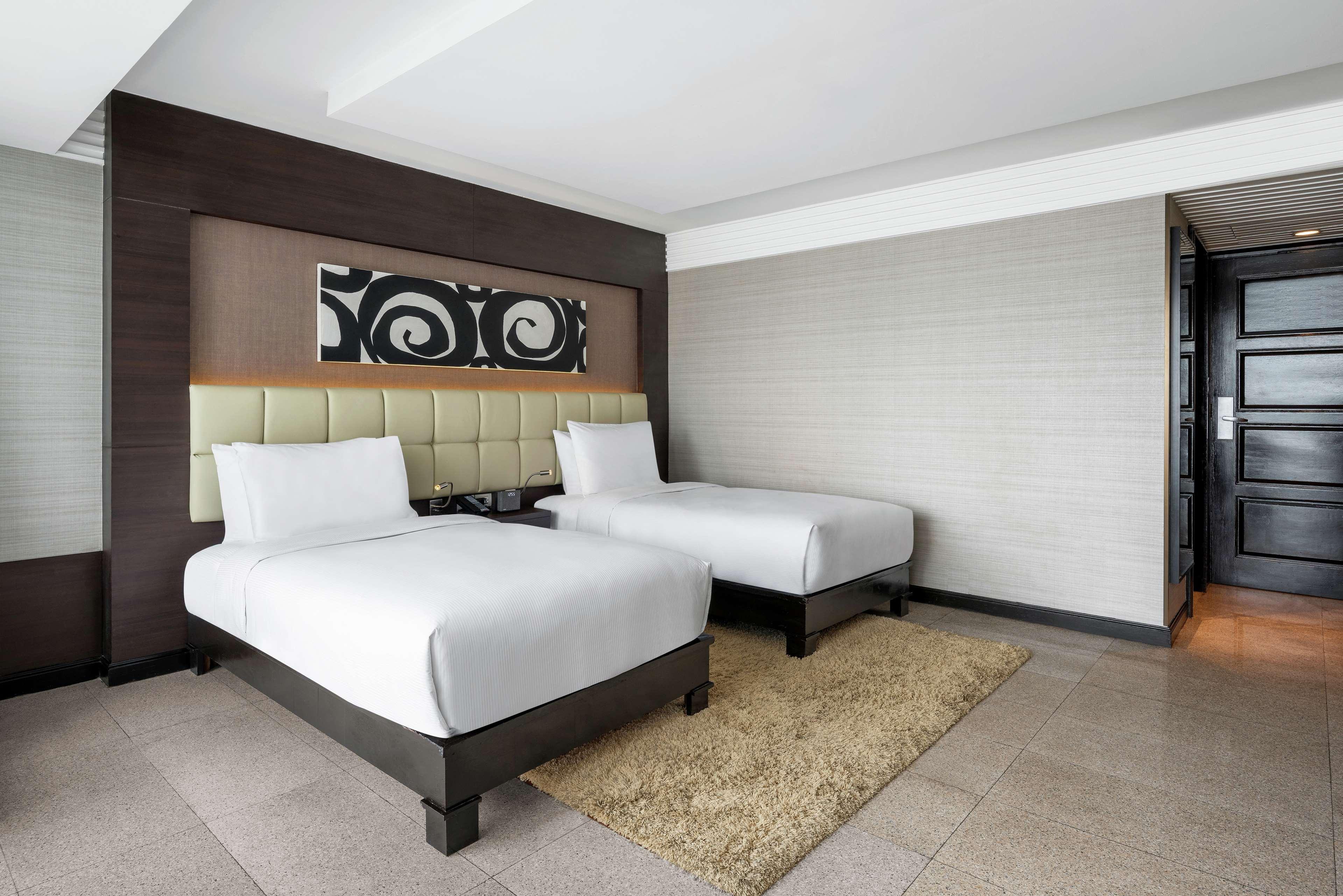 Doubletree By Hilton Bangkok Ploenchit Hotel Kültér fotó