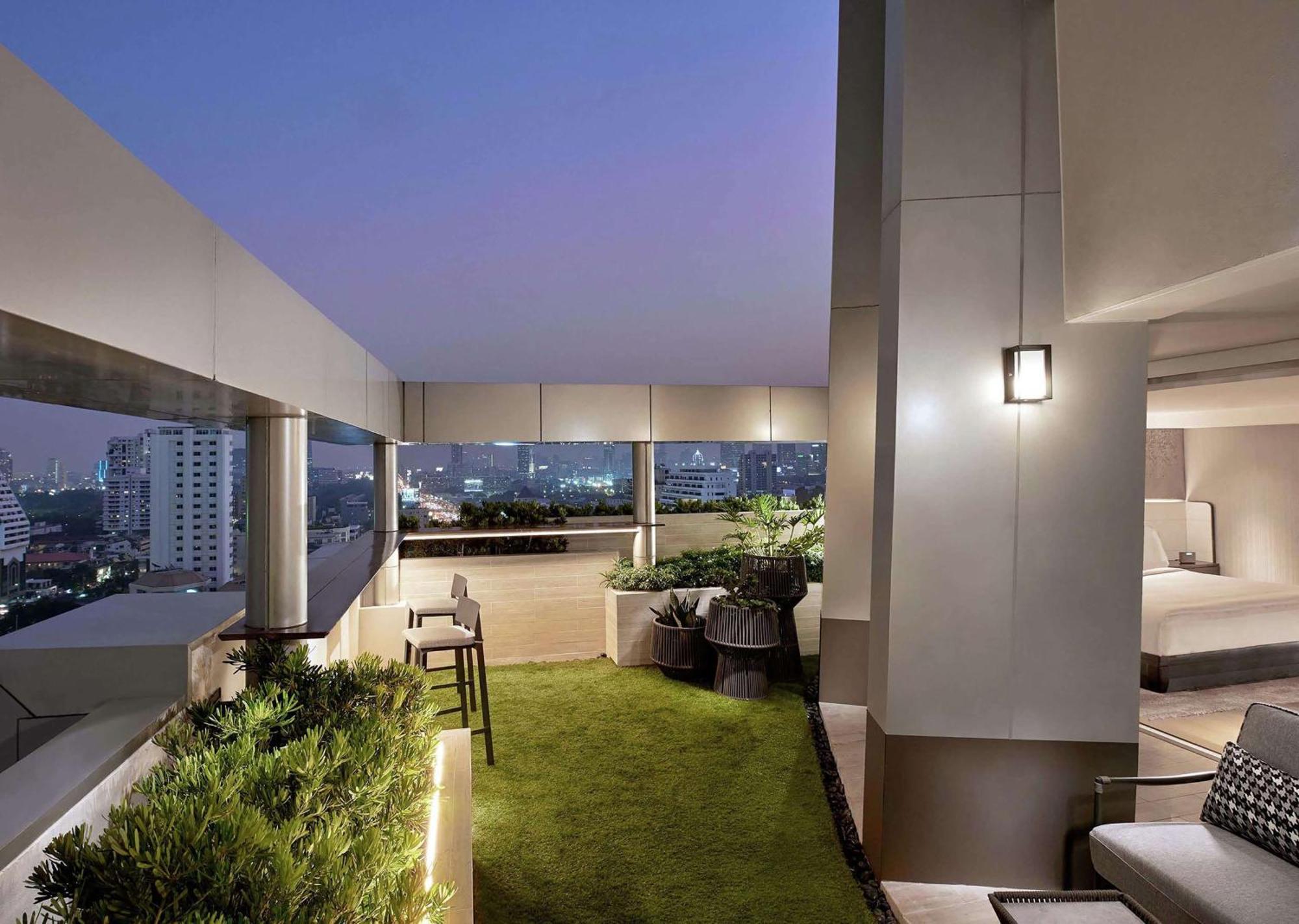 Doubletree By Hilton Bangkok Ploenchit Hotel Kültér fotó