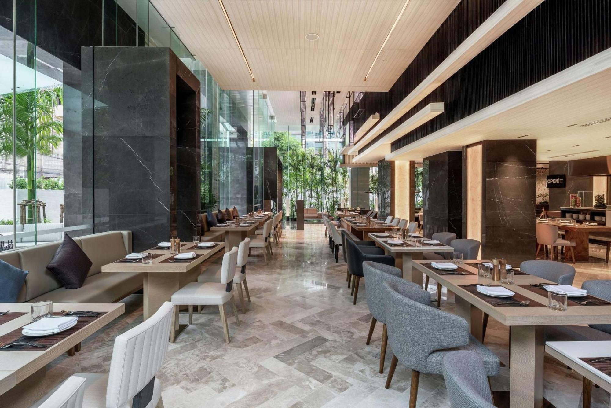 Doubletree By Hilton Bangkok Ploenchit Hotel Kültér fotó