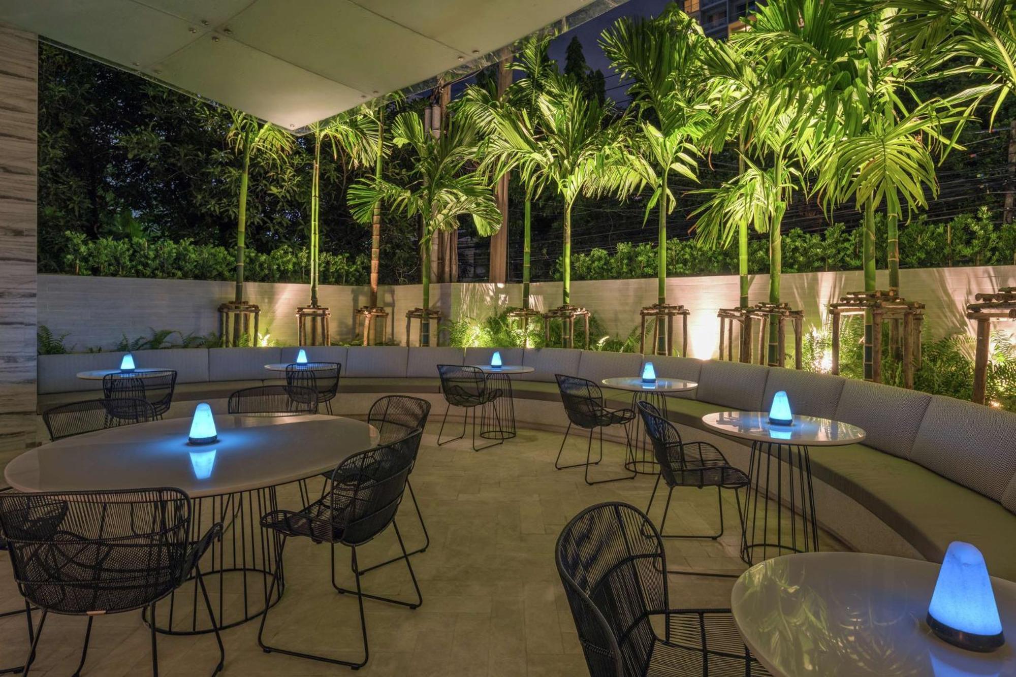 Doubletree By Hilton Bangkok Ploenchit Hotel Kültér fotó