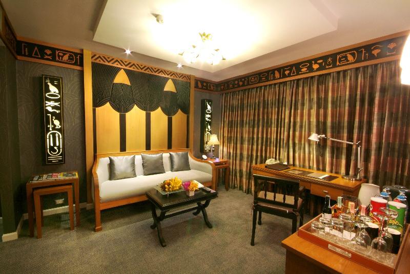 Doubletree By Hilton Bangkok Ploenchit Hotel Kültér fotó